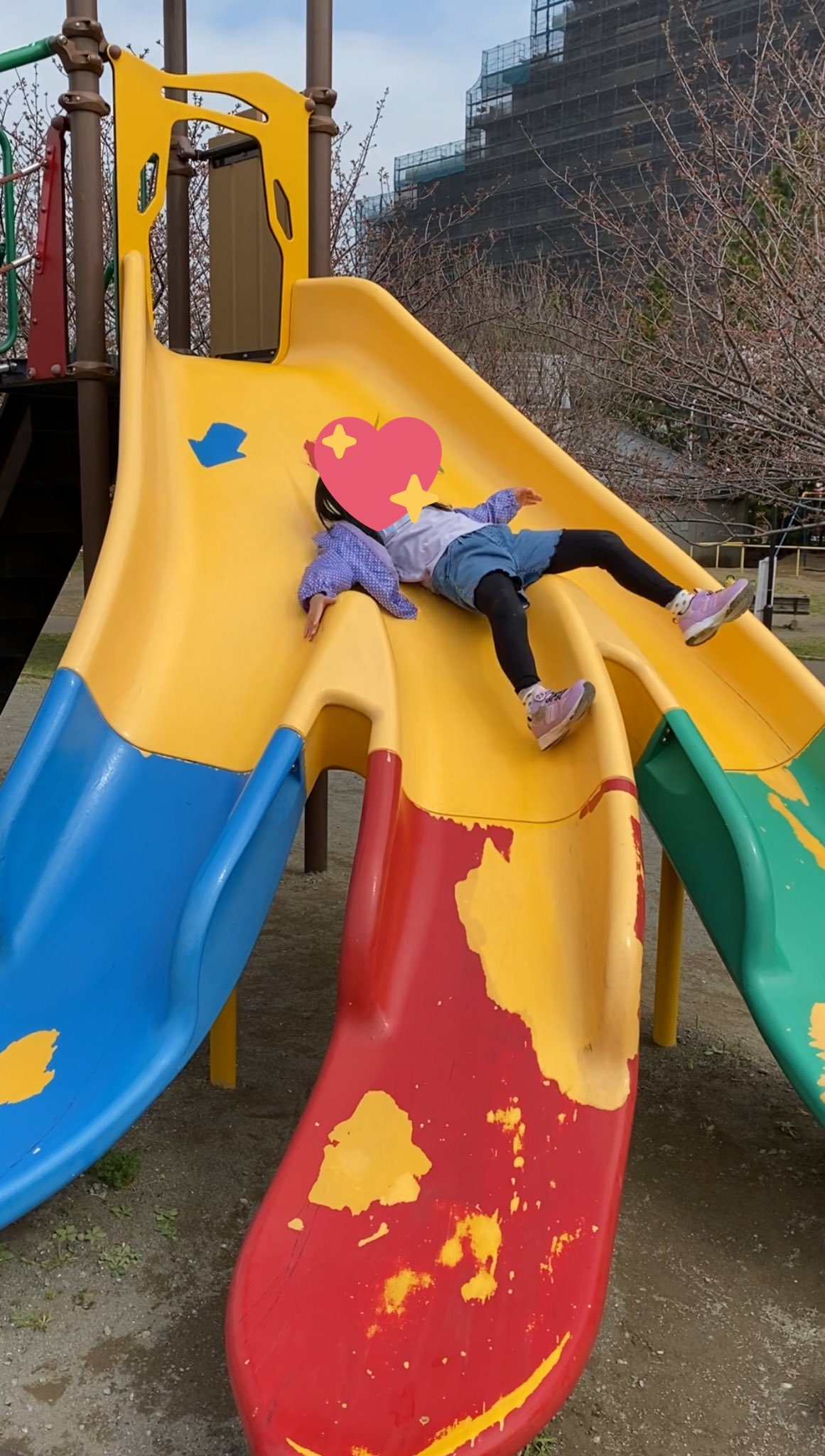 香蕉溜滑梯被笑稱是「兇器」。