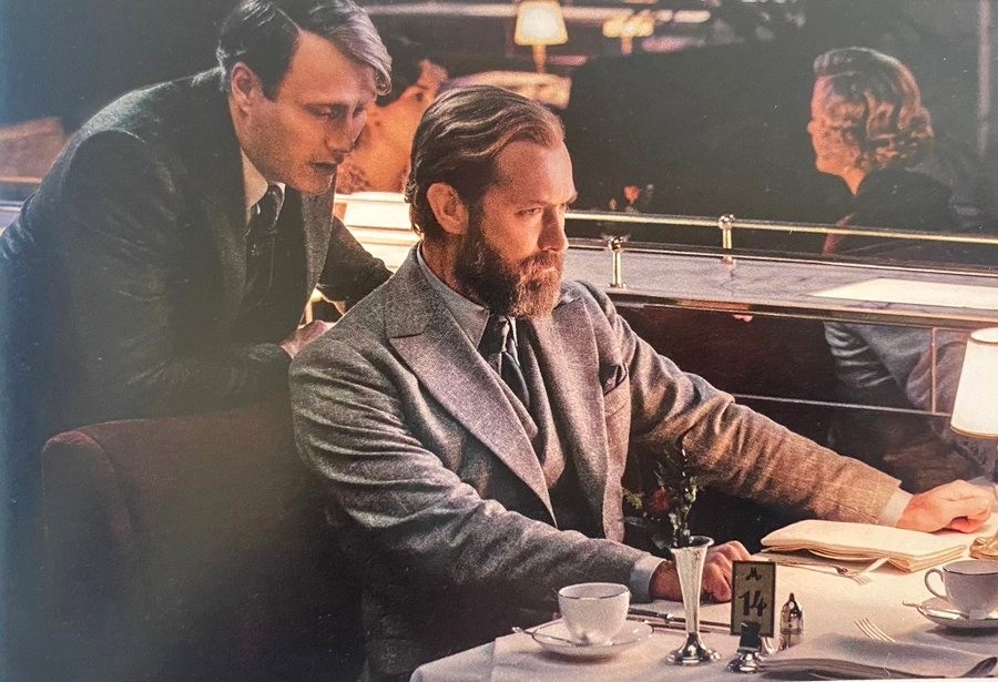 國外哈迷曝光《怪獸與鄧不利多的秘密》電影公式書劇照