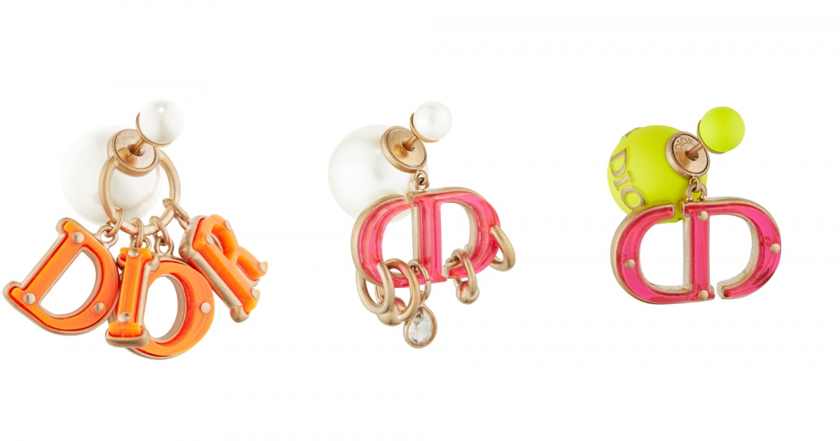 Dior Tribales 白色珍珠橘色透明樹脂 DIOR 耳環,NT$18,500/Dior Tribales 白色珍珠粉色透明樹脂 CD 耳環,NT$17,500/Dior Tribales 黃色珍珠粉色透明樹脂 CD 耳環,NT$20,000