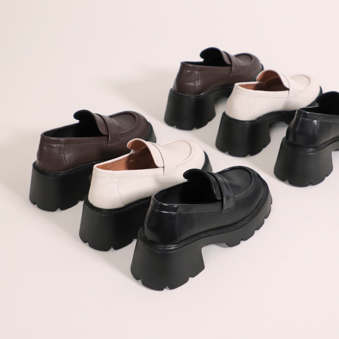 D+AF超輕量增高厚底樂福鞋，NT$880