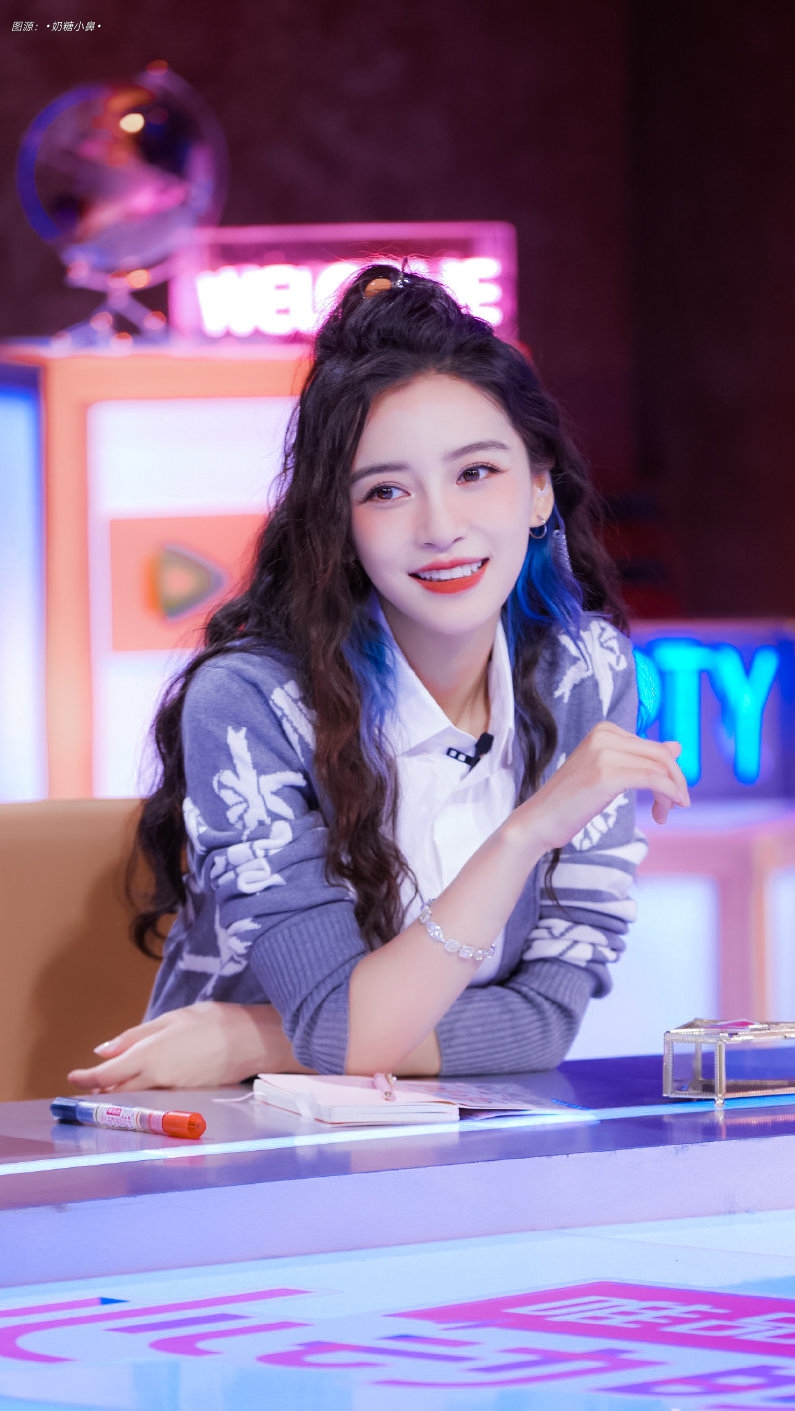 Angelababy哭訴自己遭黃曉明離婚？