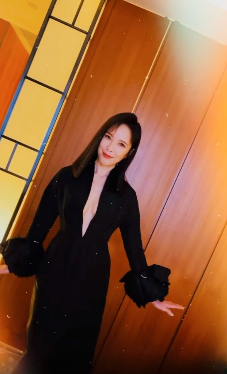 天心在IG上傳了「動動」影片，體態相當纖細。