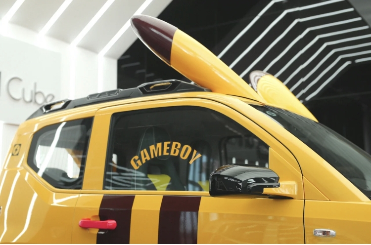 全車前方配上兩個紅通通的大腮紅+大眼萌燈與皮卡丘耳朵