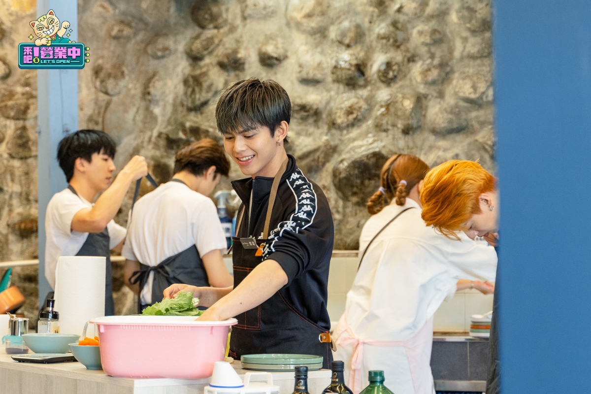 ALL IN 5成員連切菜備料都默默做得很勤快