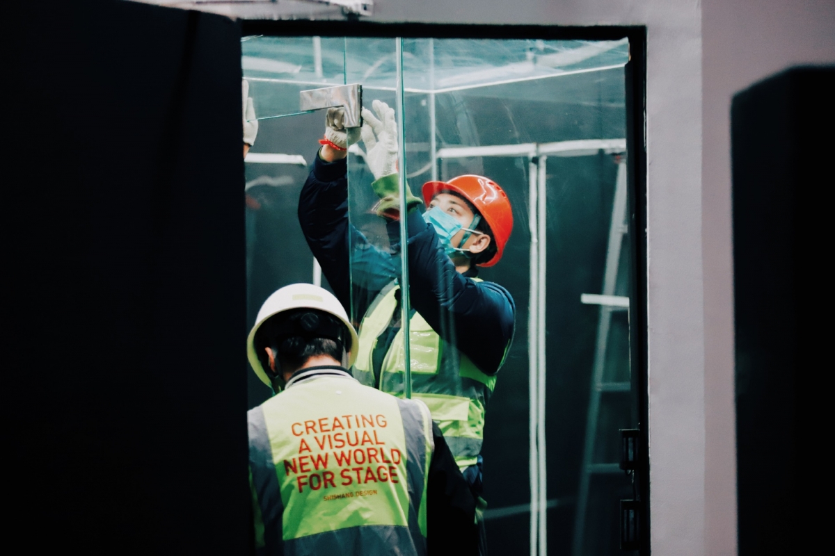 黃子韜在節目上幹苦工