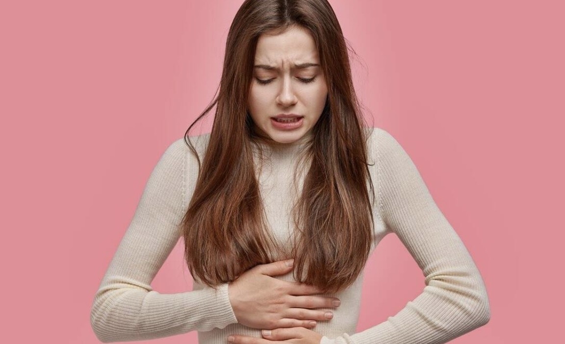 PMS 意思是「經前症候群」,症狀會出現在月經來潮前一週。