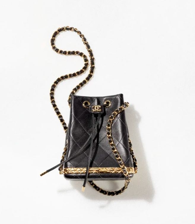 Chanel 小型鏈子水桶包，NT$ 125,500