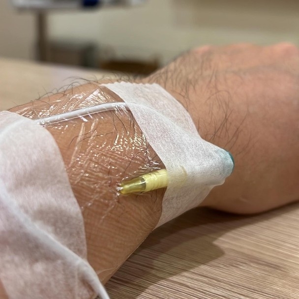 周董曝光療養照片