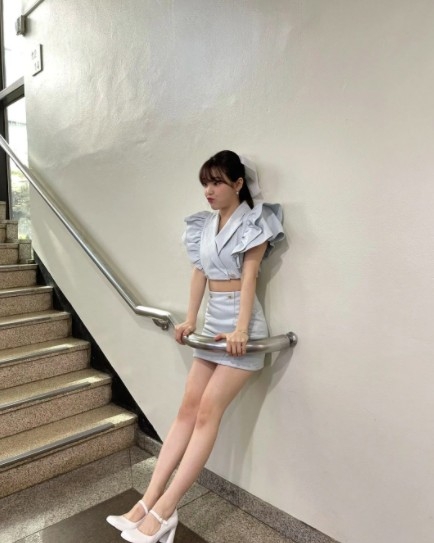 Oh My Girl 勝熙 扶手照