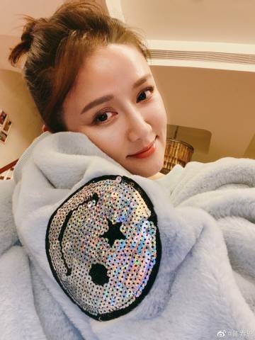 陳喬恩轉發微博，心痛表示願意認養