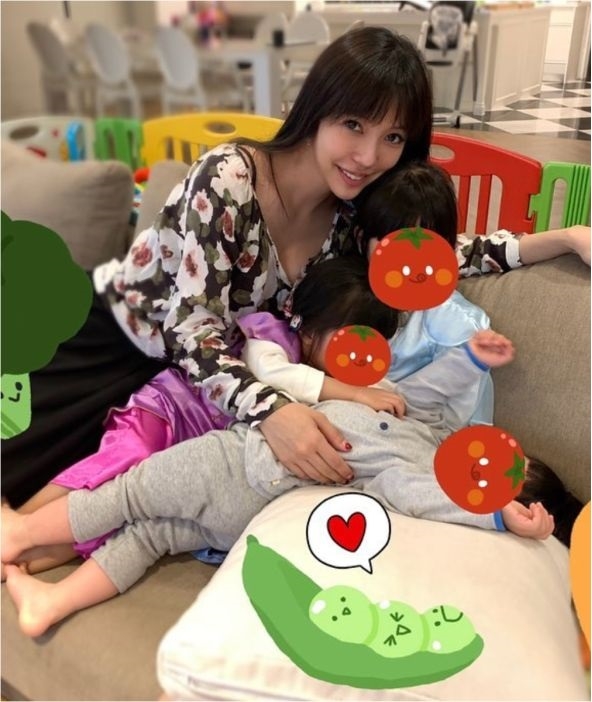 李靚蕾是3寶媽