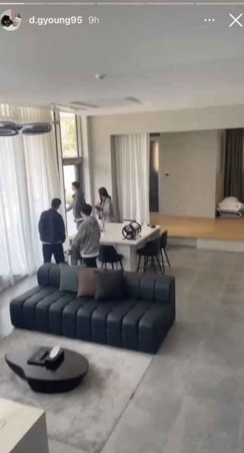 珉在與《戀愛捕手》成員交往