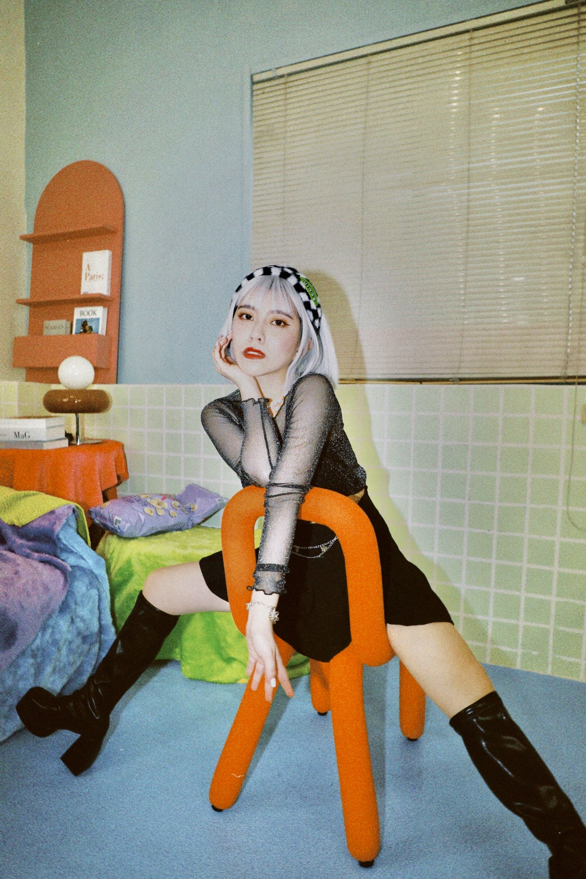 想穿出「Z世代」的 Y2K 風格，就千萬不要錯過厚底、漆皮設計的鞋款。