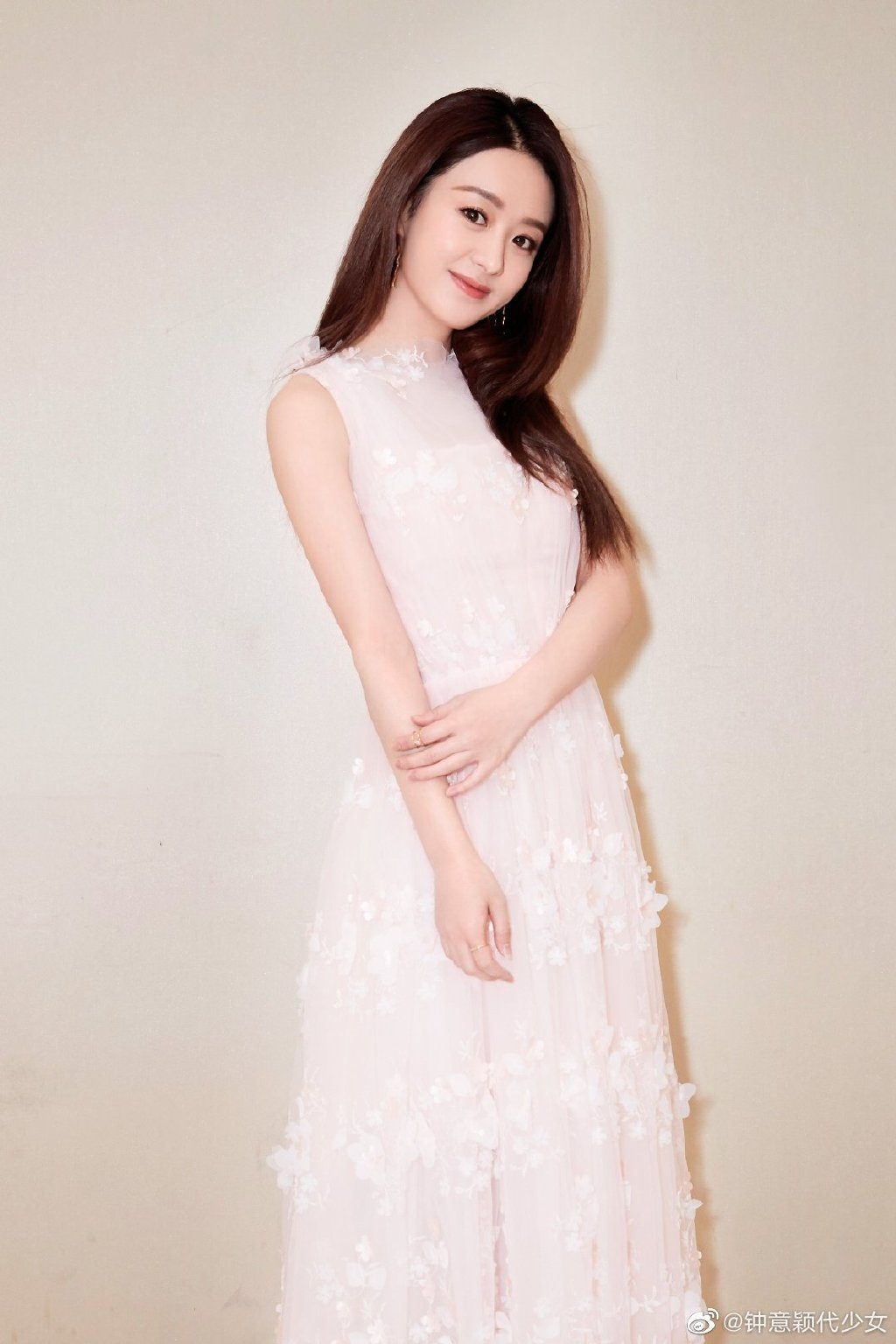 趙麗穎認為馮紹峰經濟條件好，所以小孩交給他