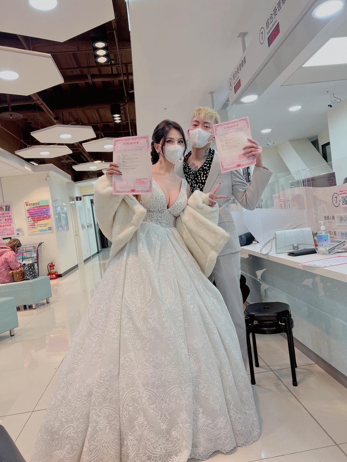 蕾菈（Lyla）與DJ男友湯宇登記結婚