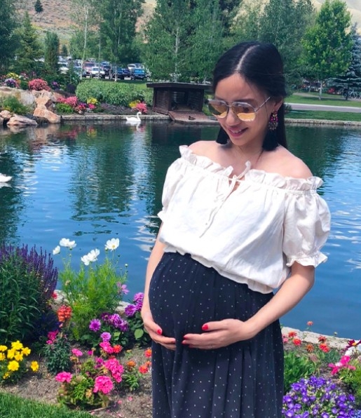 李靚蕾結婚8年生下3子