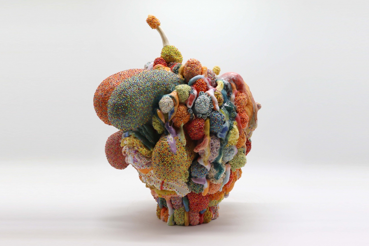 Kazuhito Kawai , Future Diary , 2022 , Ceramic , H43 x W33 x D29 cm. Image courtesy of KOTARO NUKAGA. Kazuhito Kawai〈未來日記〉,2022年,瓷,H43 x W33 x D29 公分。圖片由 Kazuhito Kawai 及 KOTARO NUKAGA 提供。