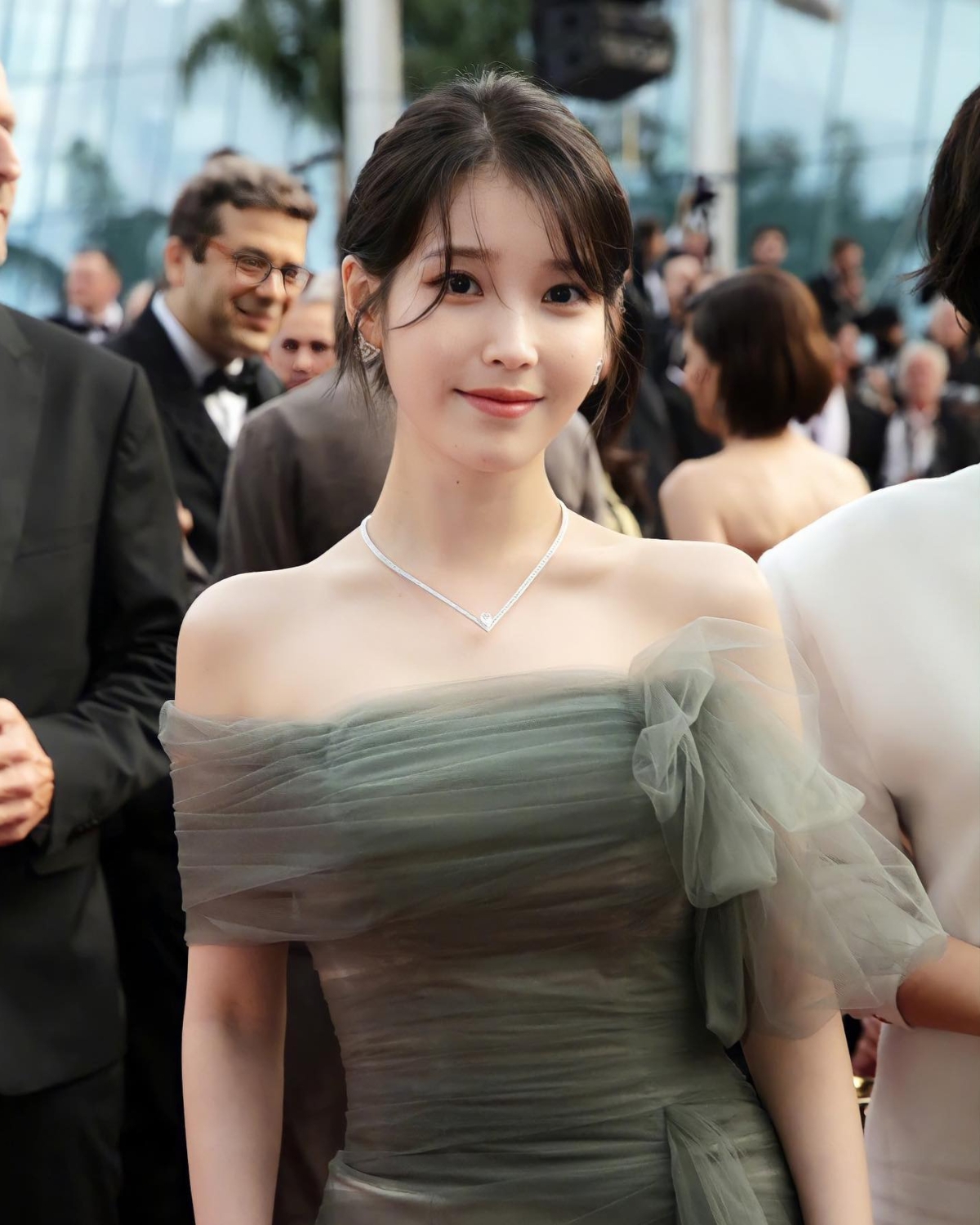 IU