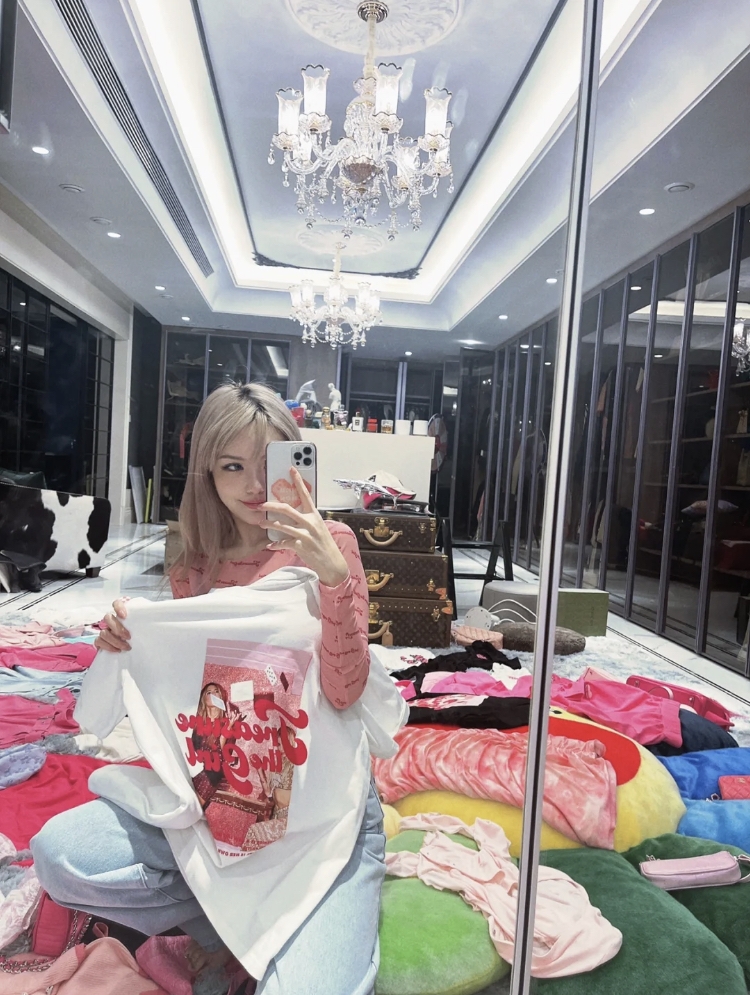 超大間的更衣室馬上引發網友討論