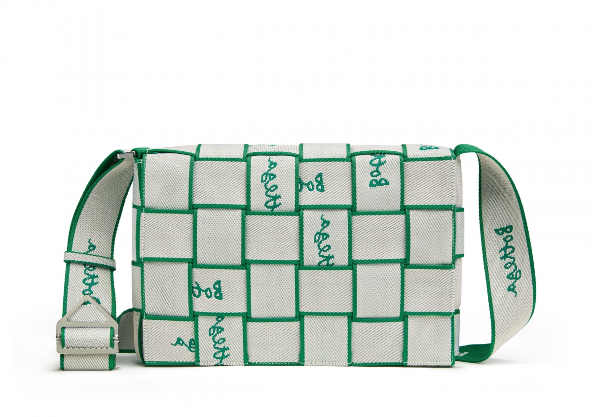 BOTTEGA VENETA MAXI CASSETTE Webbing織帶材質Logo刺繡斜背包,NT$89,800