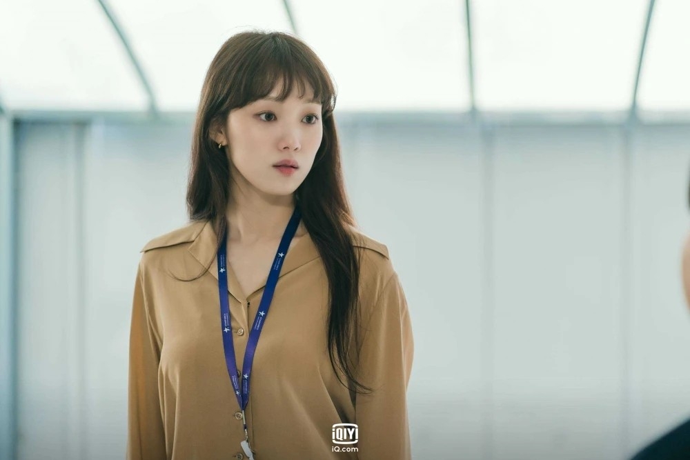 李聖經飾演經紀公關組長「吳寒星」