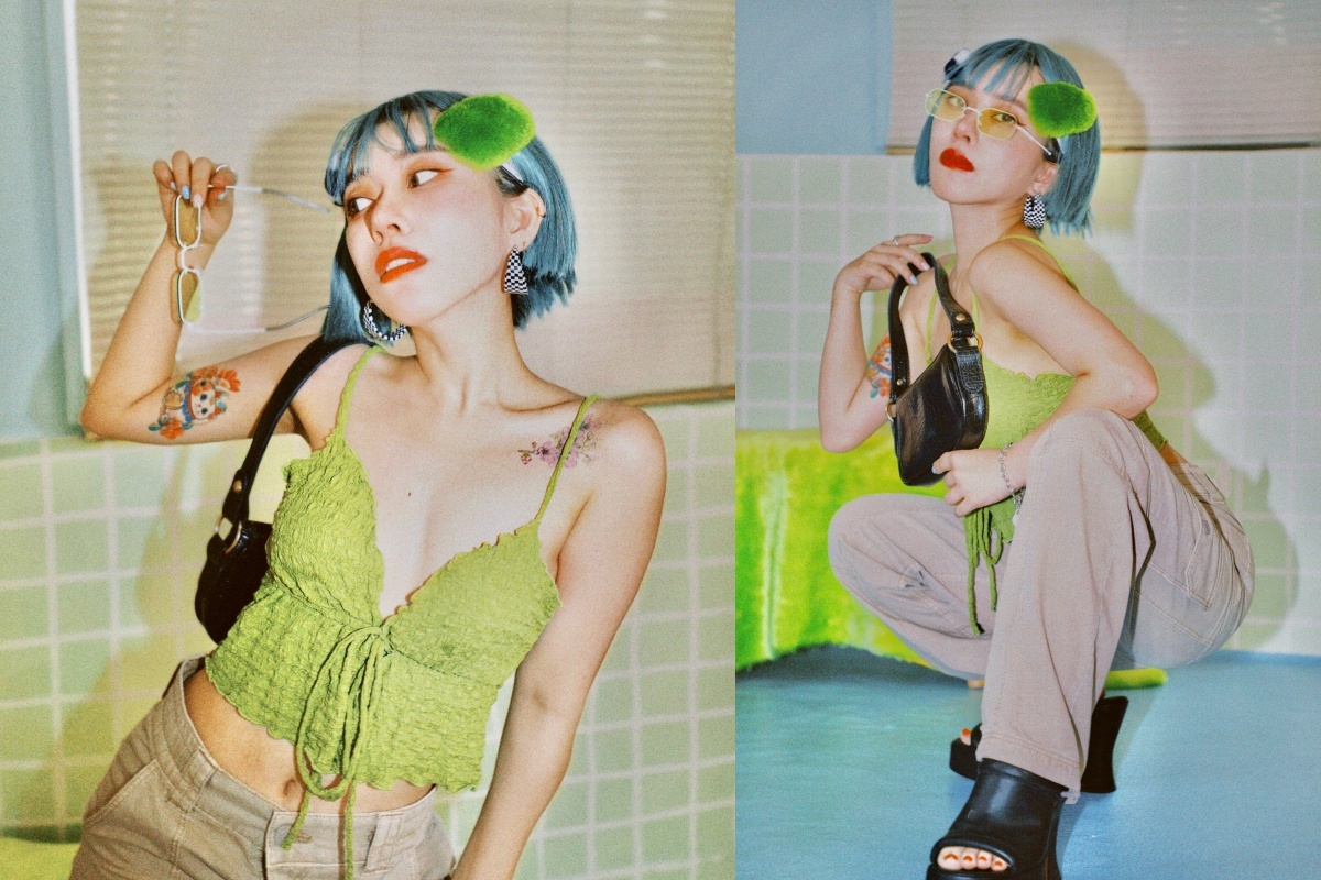 彩色鏡片的窄框墨鏡、棋盤格印花的飾品，都能創造出充滿未來感的前衛數碼 E-girl 風格。