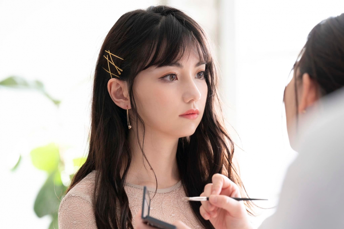 黑嘉嘉今年27歲