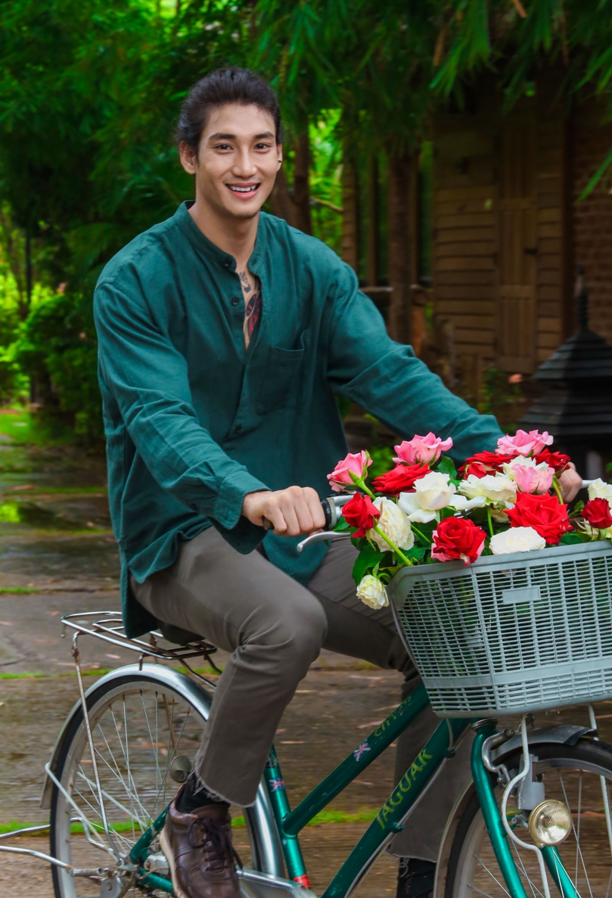 為女孩送上一車鮮花