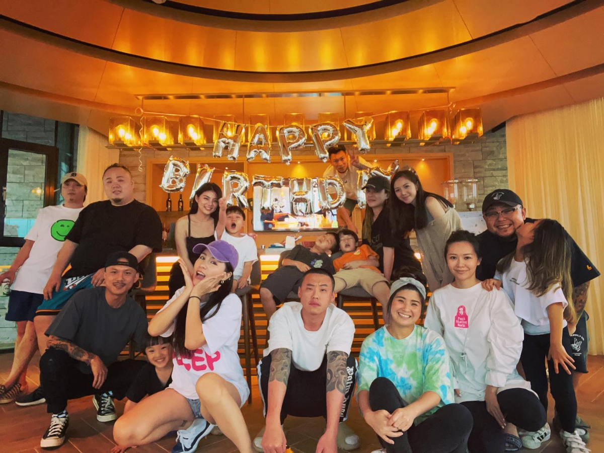 瘦子與Jennifer、大淵參加江靜兒子的生日趴