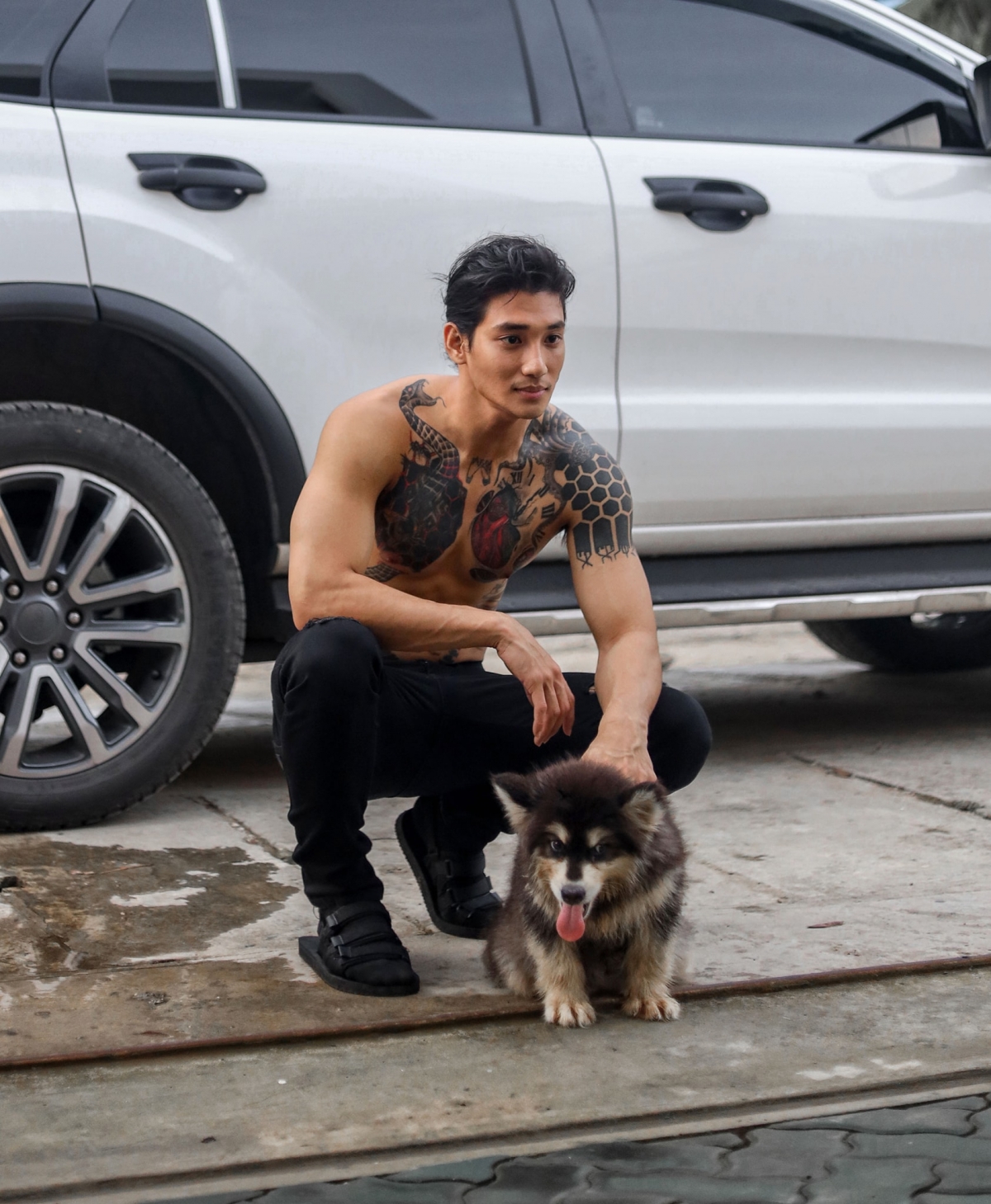 緬甸水行俠大秀肌肉