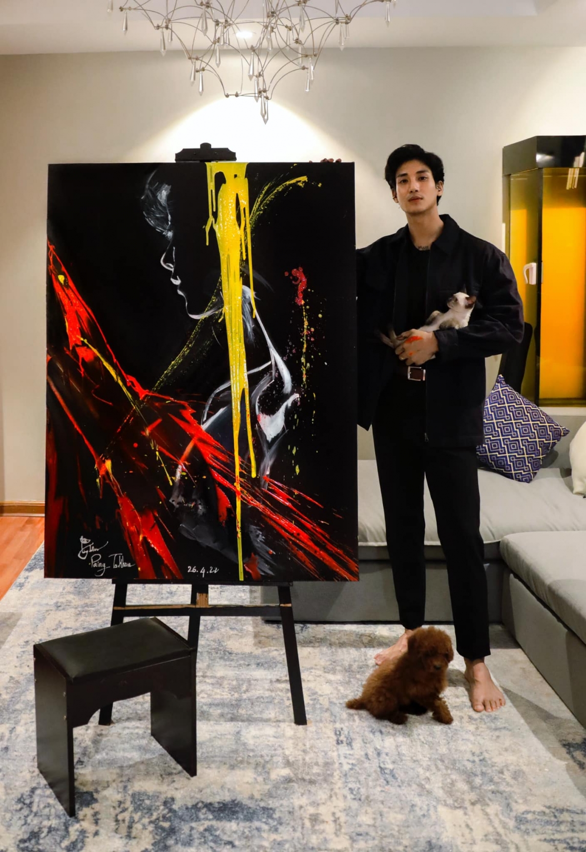 Paing Takhon剃光鬍子的最新造型