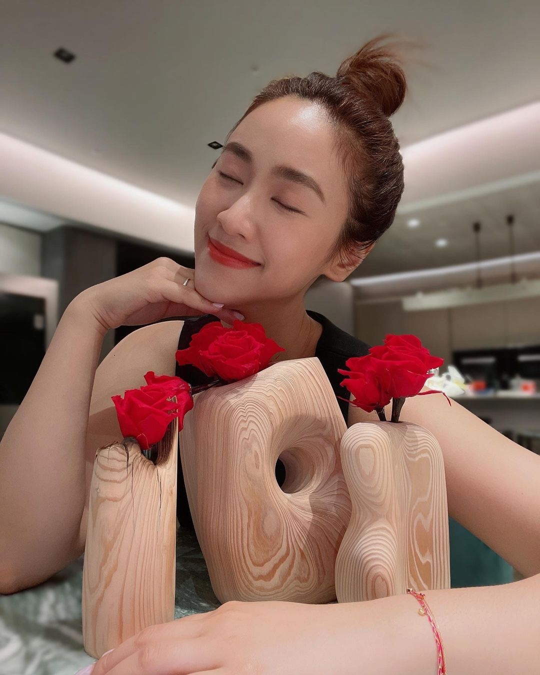 Sandy則幽默表示自己死都不會公布面膜品牌