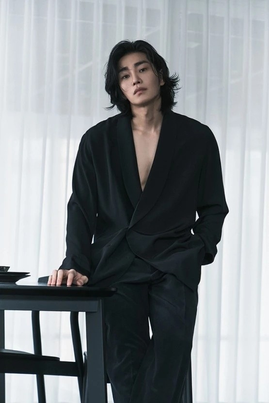 金宰永將在《月水金火木土》中飾演崔尚恩二、四、六的丈夫「姜海鎮」