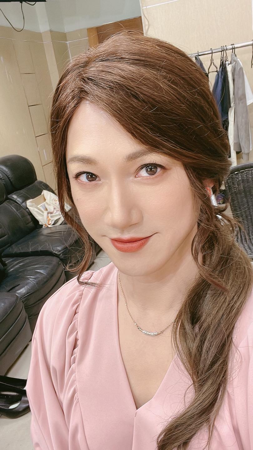 吳慷仁再度以女裝模樣登場