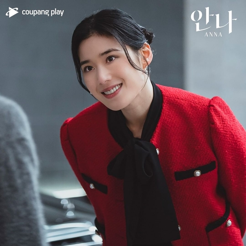 賢珠（鄭恩彩 飾）