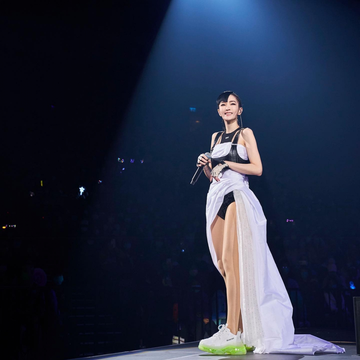 「不熬夜、不菸酒、少曬太陽」也是謝金燕維持逆齡美的秘訣
