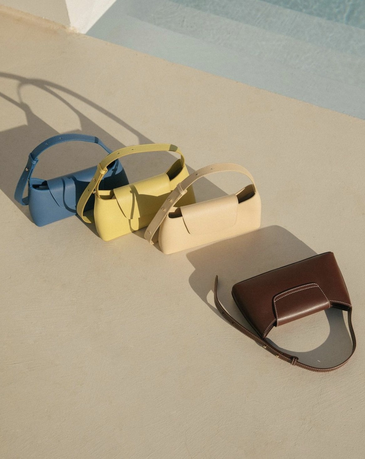 Elle aime 的意思是指「她喜愛的」（She Loves），從此反映了品牌的核心理念。