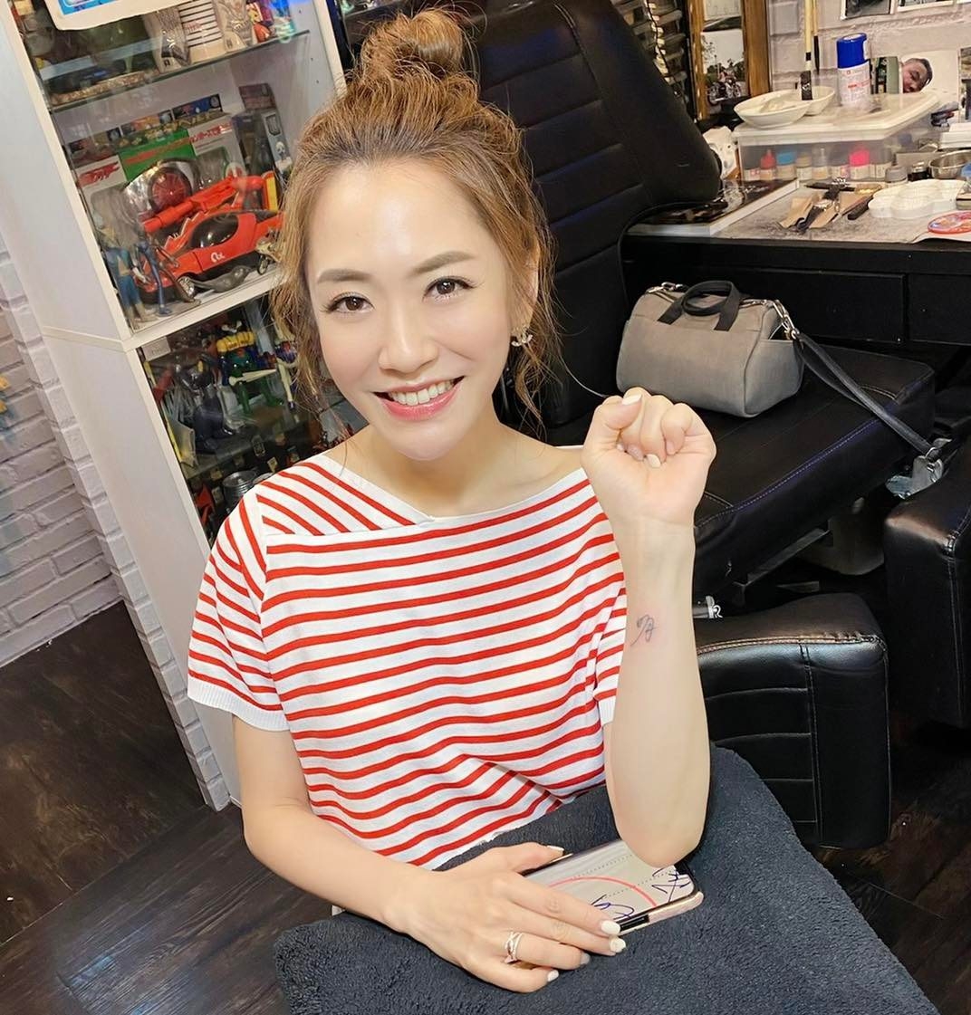 楊千霈不忘父母恩