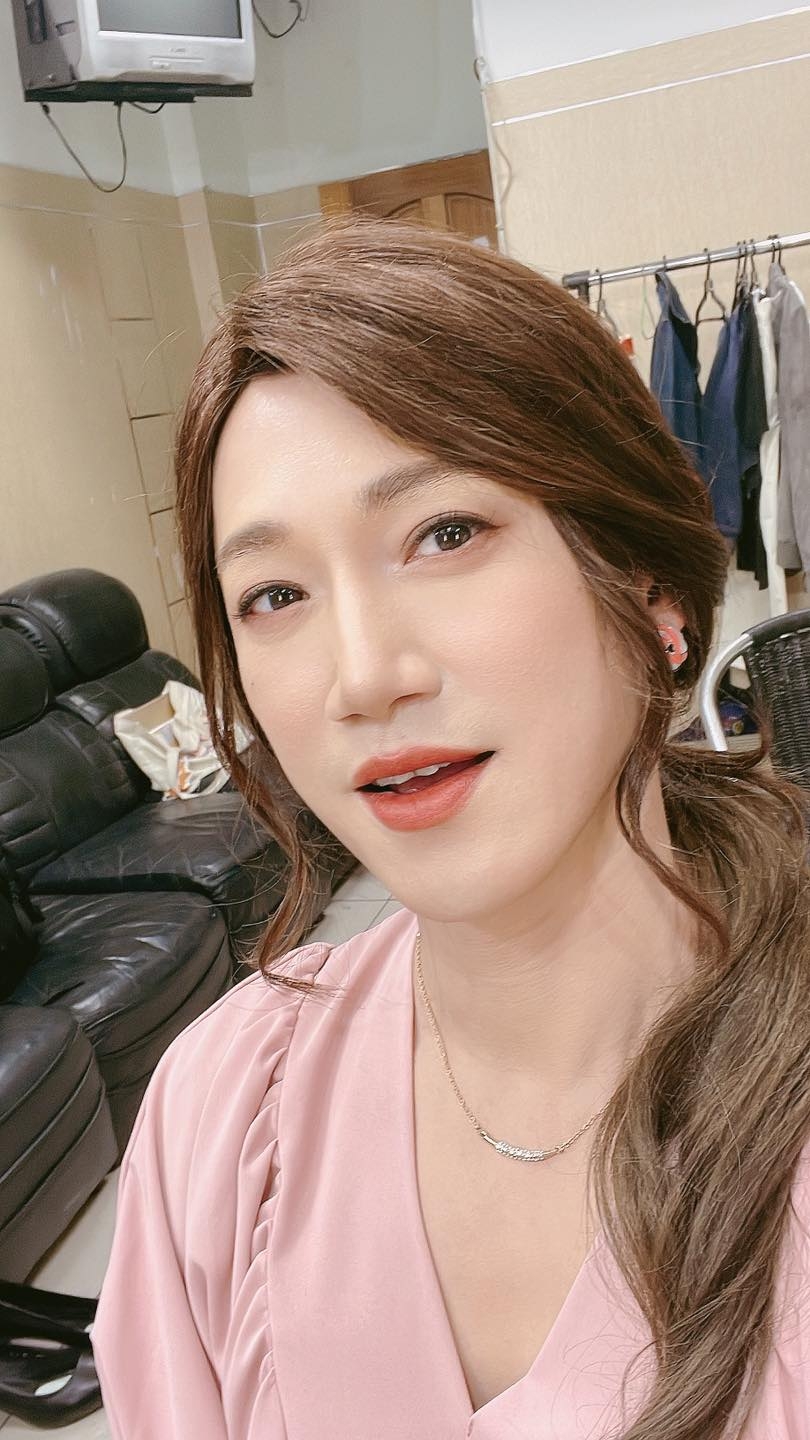 吳慷仁再度以女裝模樣登場