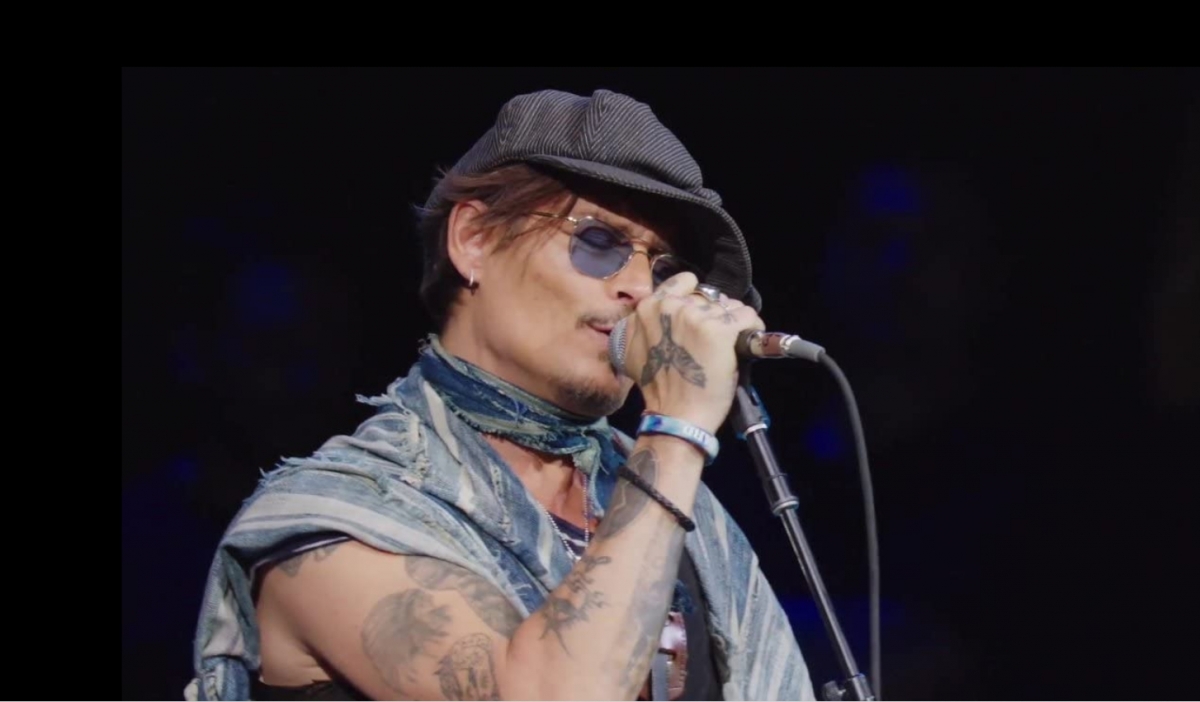 強尼戴普目前熱衷於樂團表演