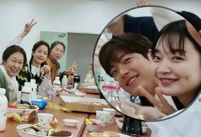 申敏兒與金宇彬終於並肩而坐