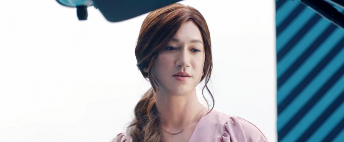 吳慷仁再度以女裝模樣登場