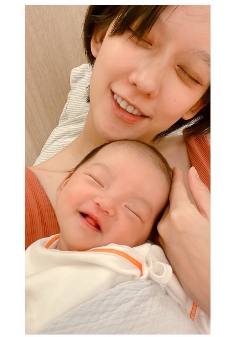 孟耿如抱著黃玉米