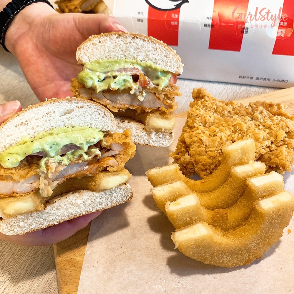 濃厚切達起司圈咔啦雞腿堡(示意圖)