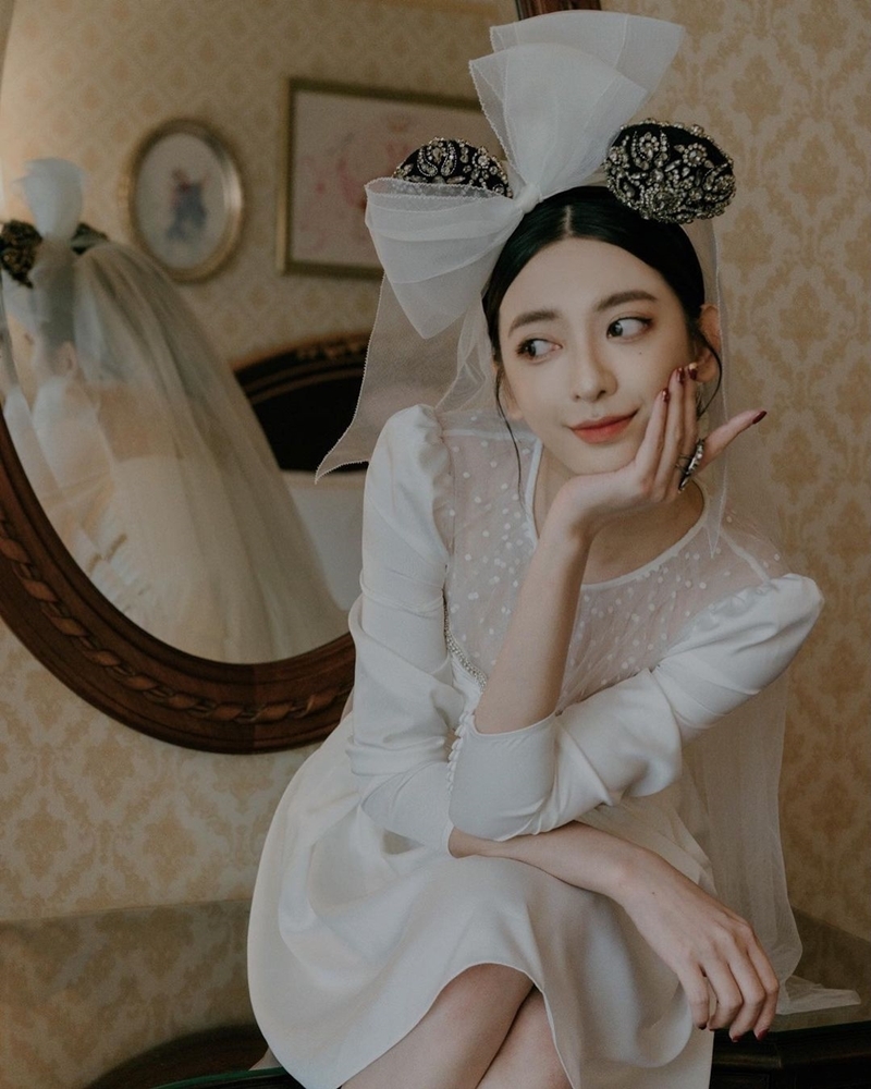 男友曾送上迪士尼與Vera Wang聯名婚紗髮箍給劉芒