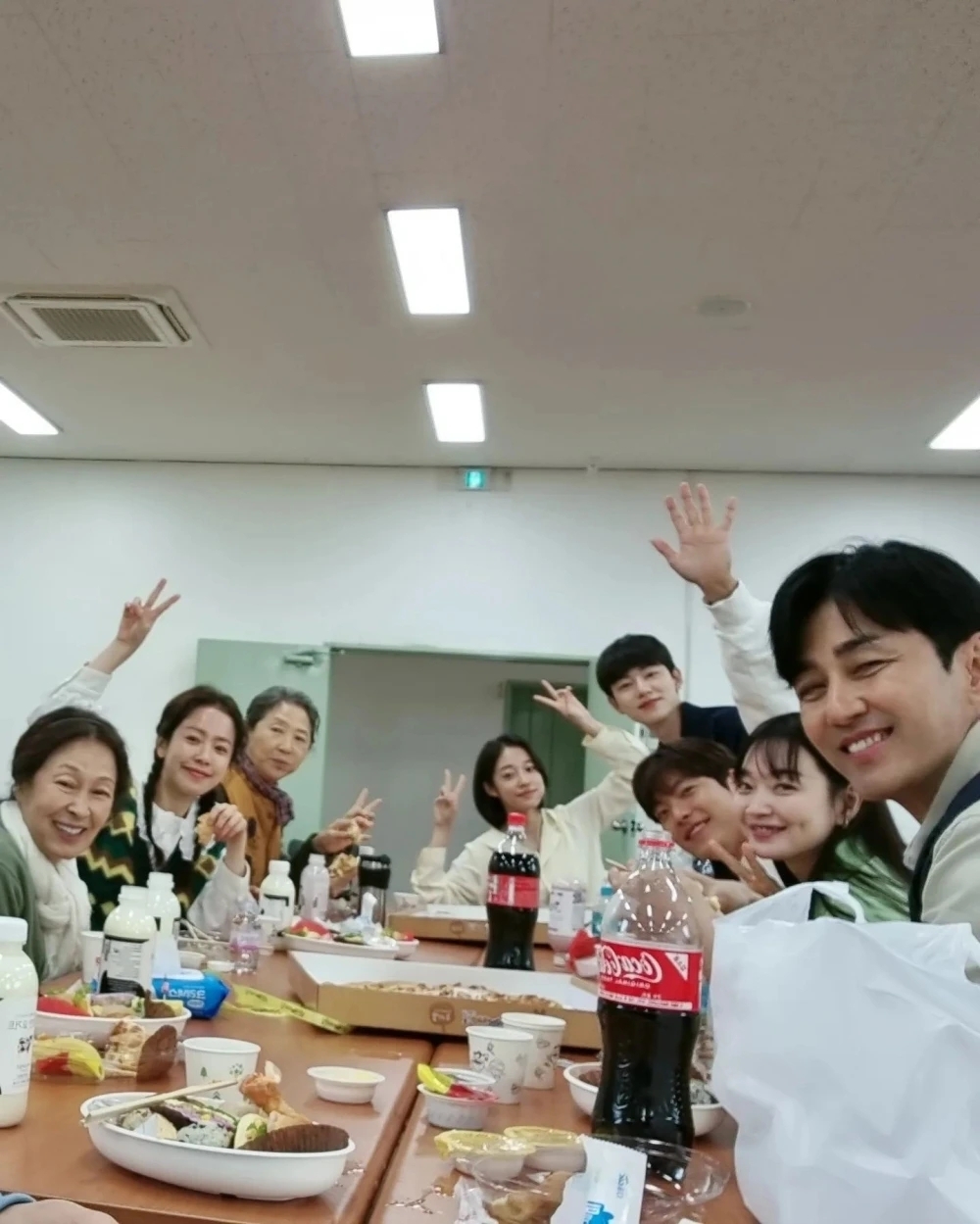 演員們私底下聚餐合照曝光