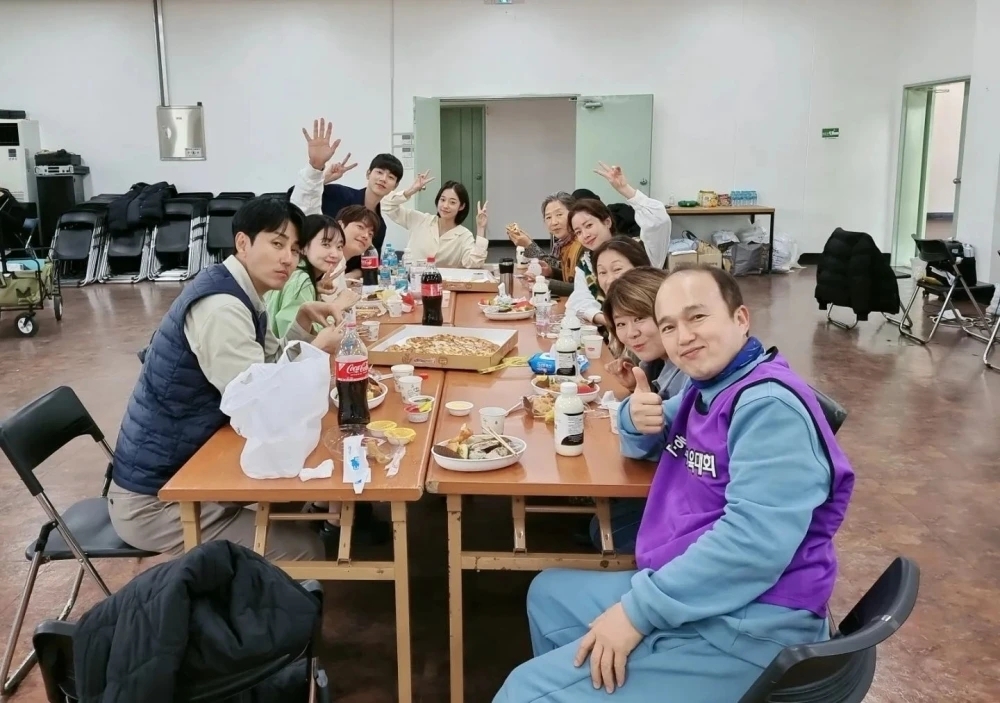 演員們私底下聚餐合照曝光