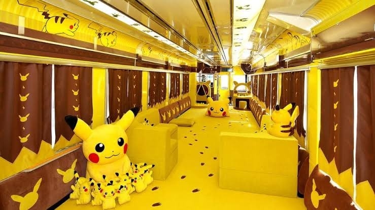 內部有超多玩偶裝飾