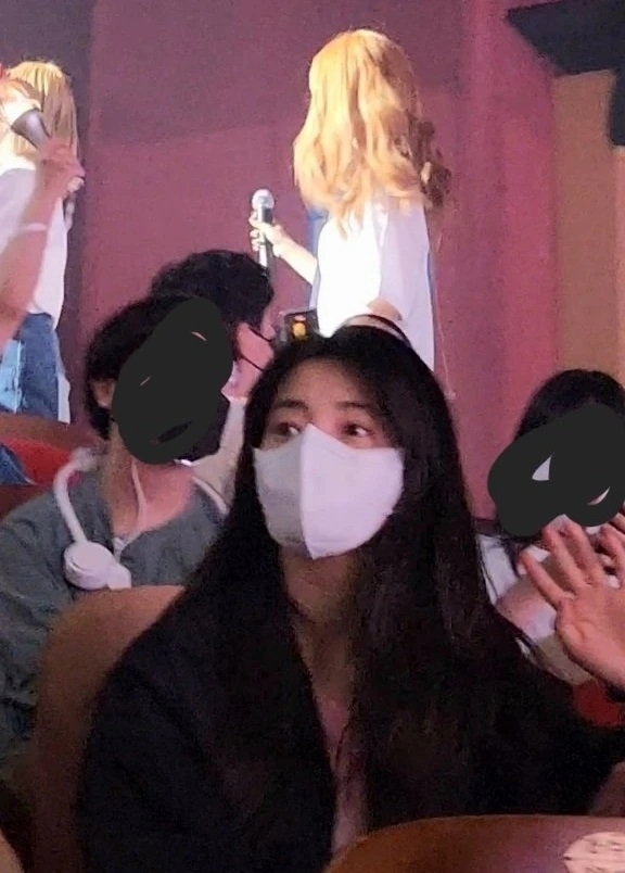 金泰梨現身宇宙少女演唱會