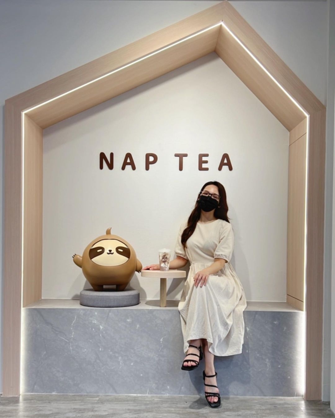 滴妹為手搖飲料店「再睡5分鐘」的創辦人兼任董事長